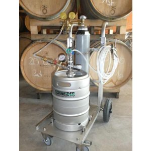 Device for filling oak barrels