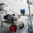 Automatic gun for filling and emptying barrels